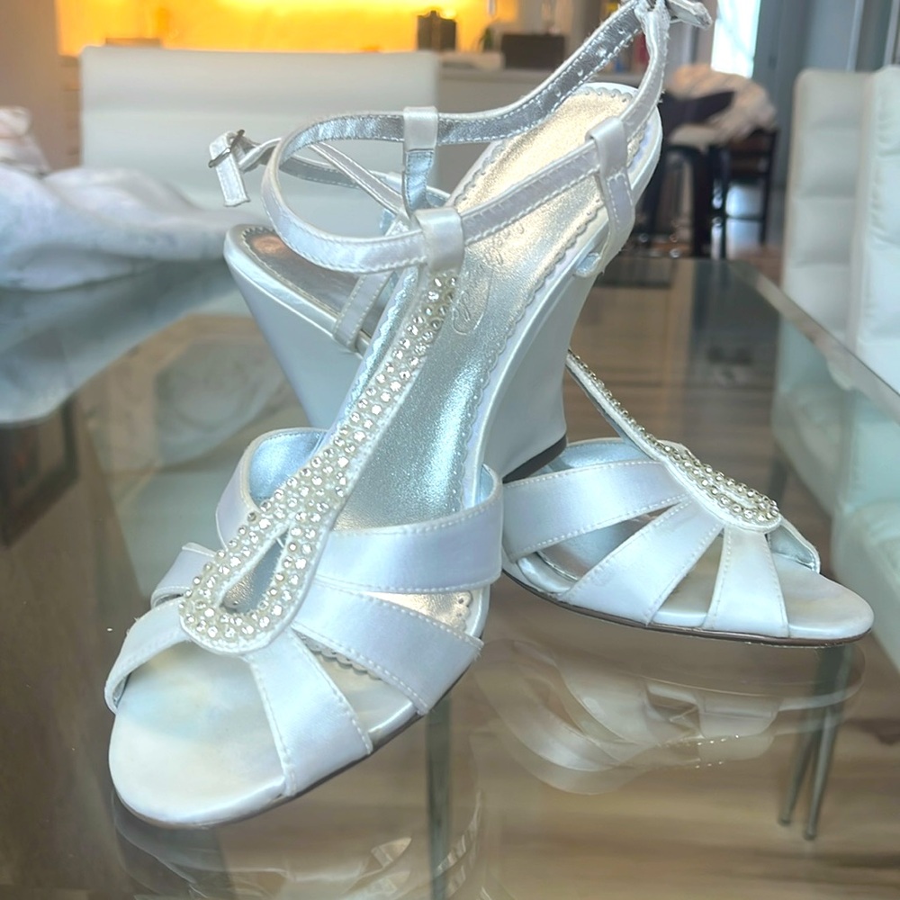 Women’s Michelangelo Willow T-Strap Embellished White Satin Wedge Heel size 8